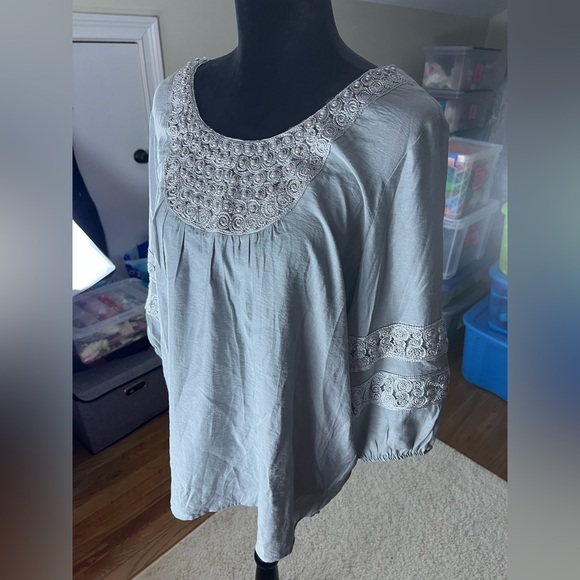 Women's Large Krazy Kat Gray Lace Detail Top NWT - Picture 6 of 9